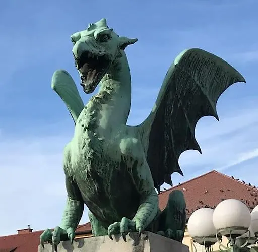 Sunny With Cute Dragon In The Center+parking *