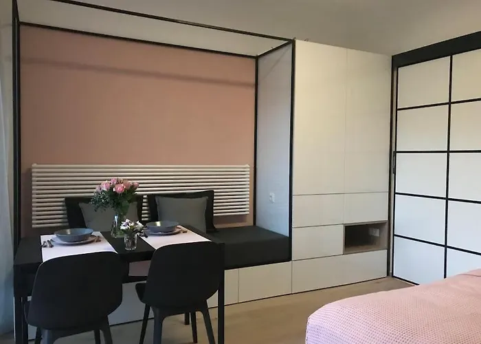 Sunny With Cute Dragon In The Center+parking *