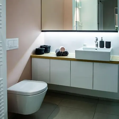 Sunny With Cute Dragon In The Center+parking * ليوبليانا