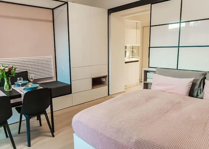 Sunny With Cute Dragon In The Center+parking *